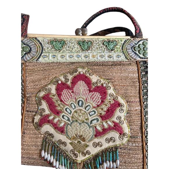 Mary Frances Beaded Floral Tapestry Kiss lock Frame Bag Boho Embellished Purse - Picture 5 of 11